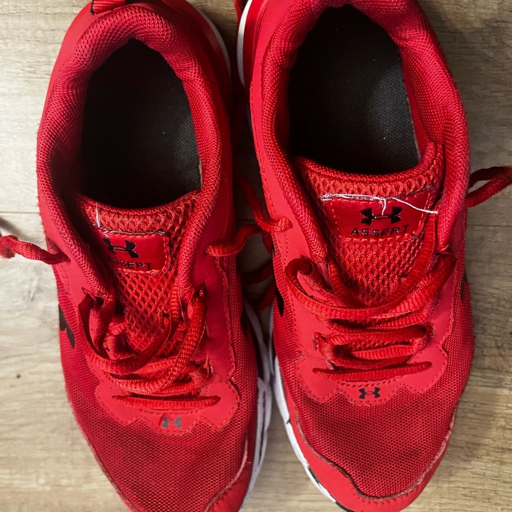 Under Armour red kids sneakers size 5Y great condition